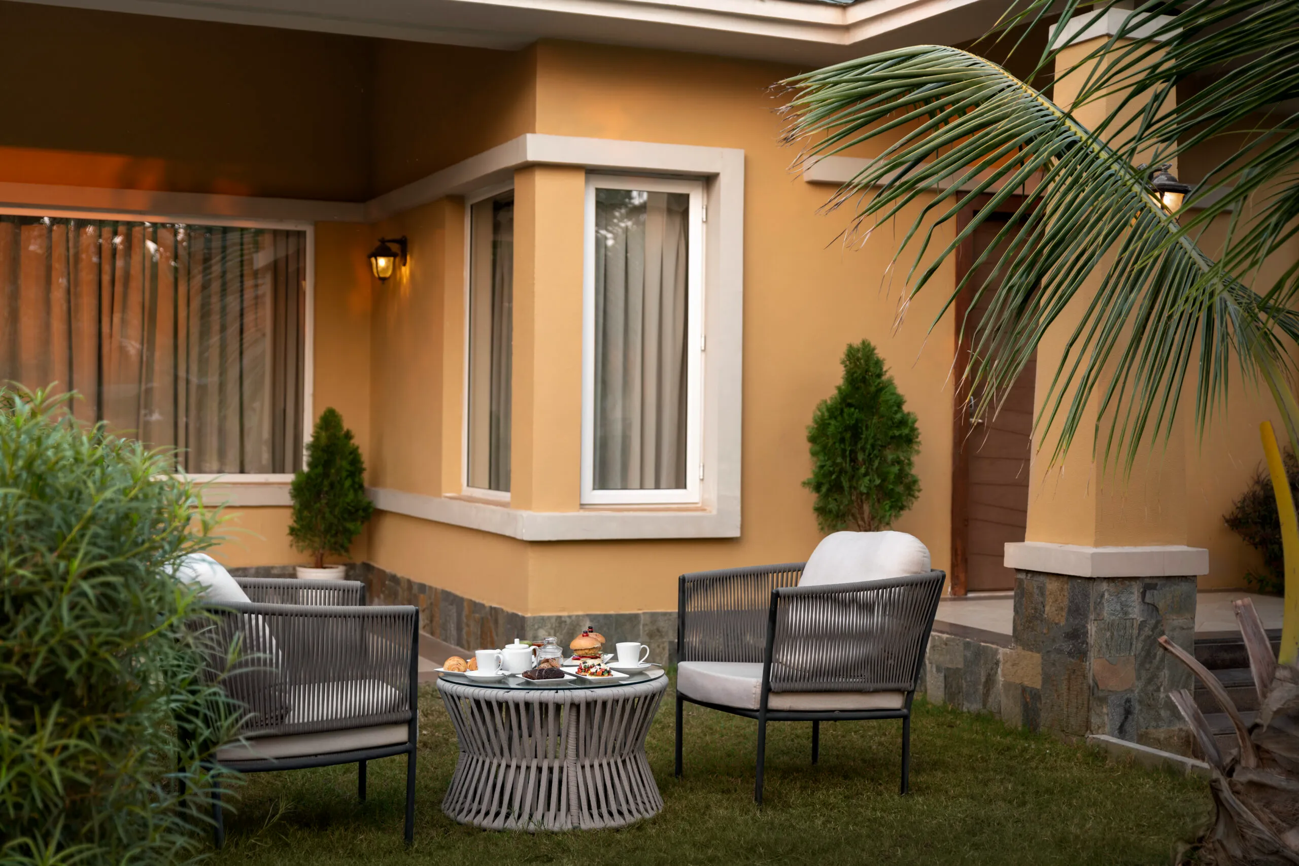 Sunrise King Suite at Hawthorn Suites Dwarka